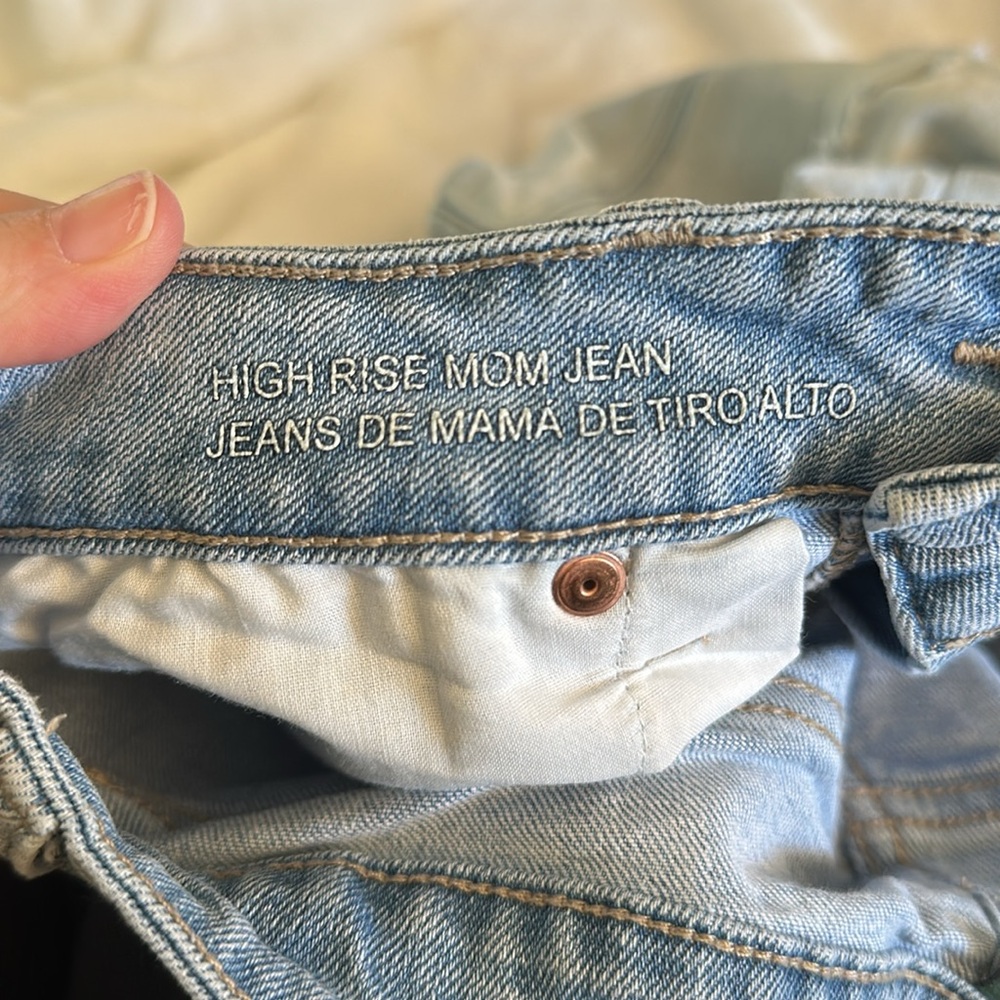 Distressed denim - Picture 3 of 3